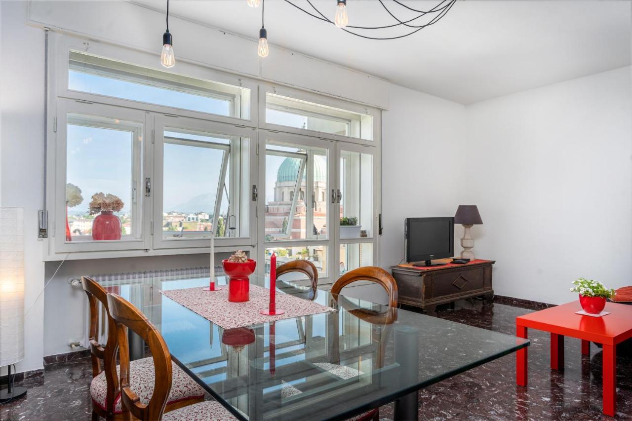 Udine Viale Venezia Huge Red Apartment Экстерьер фото